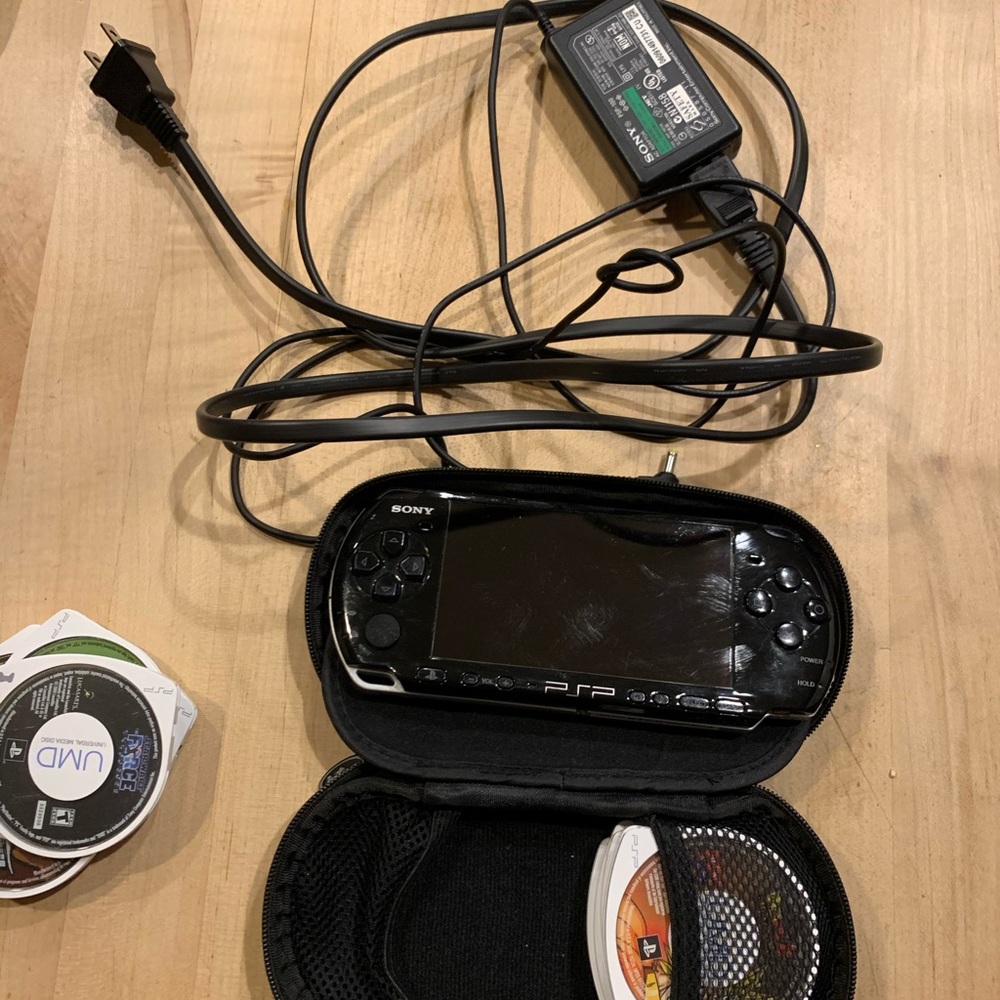 PSP With games and a Charger - Picture 4 of 7